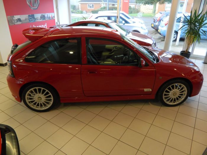 MG ZR 1.4 105 Trophy SE 3dr Hatchback Petrol Red