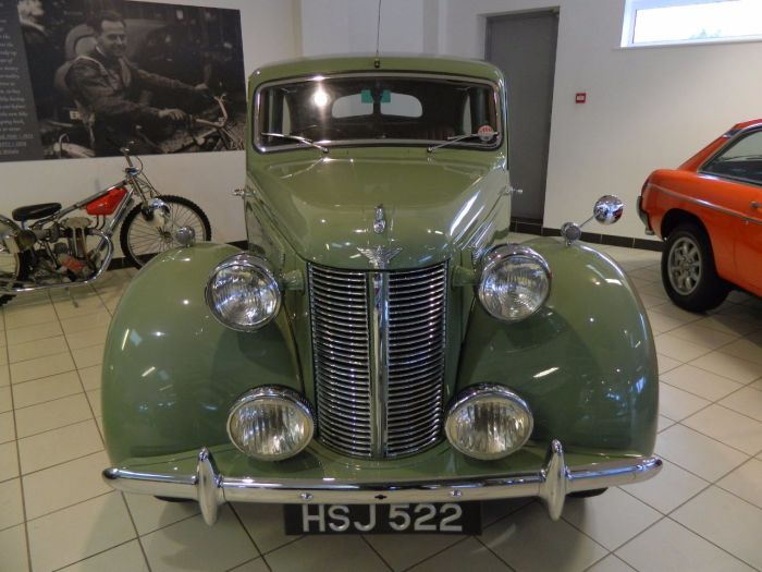 Austin Sixteen 2.2 Saloon Petrol Green