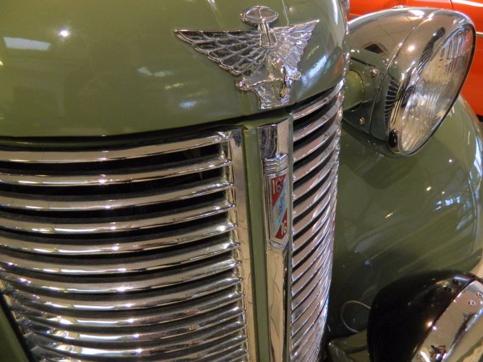 Austin Sixteen 2.2 Saloon Petrol Green