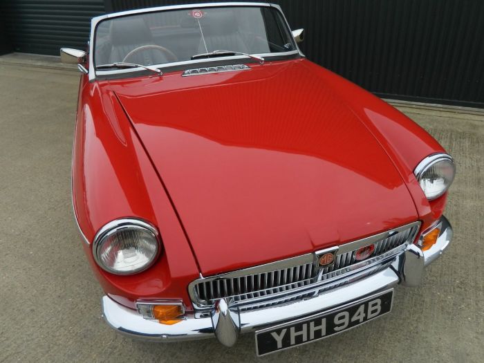 MG MGB 1.8 ROADSTER Sports Petrol Tartan Red