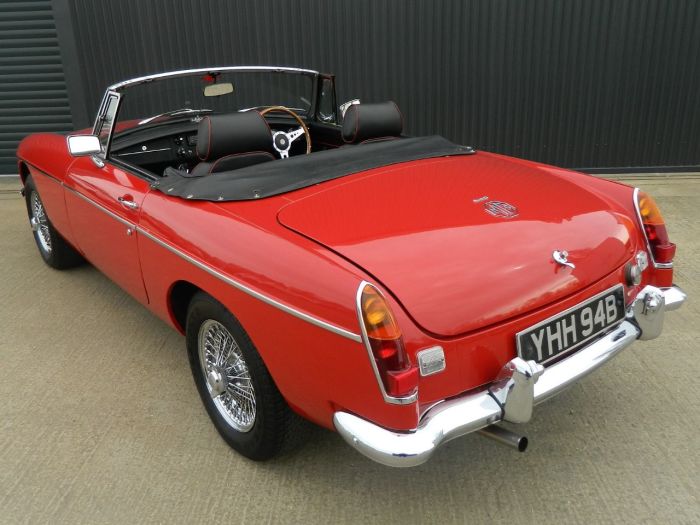 MG MGB 1.8 ROADSTER Sports Petrol Tartan Red