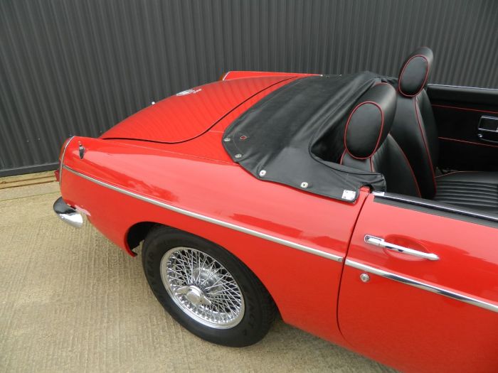 MG MGB 1.8 ROADSTER Sports Petrol Tartan Red