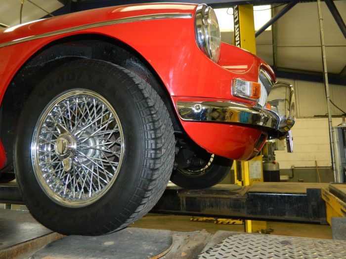 MG MGB 1.8 ROADSTER Sports Petrol Tartan Red