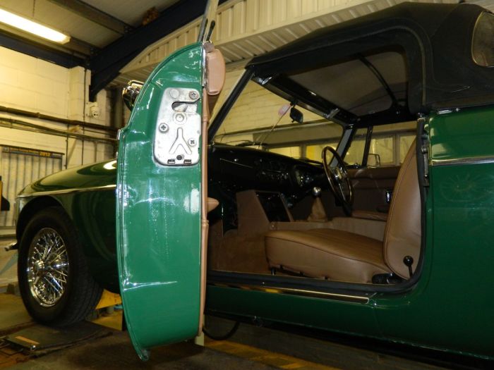 MG MGB 1.8 ROADSTER Sports Petrol British Racing Green