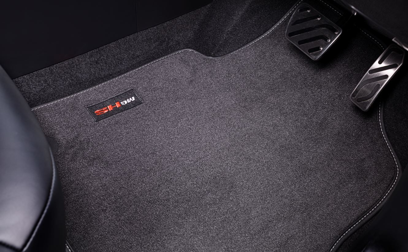 MG HS PLUG-IN PREMIUM FLOOR MAT SET