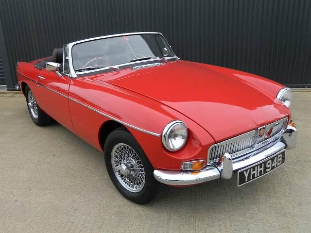 MG MGB 1.8 ROADSTER Sports Petrol Tartan Red